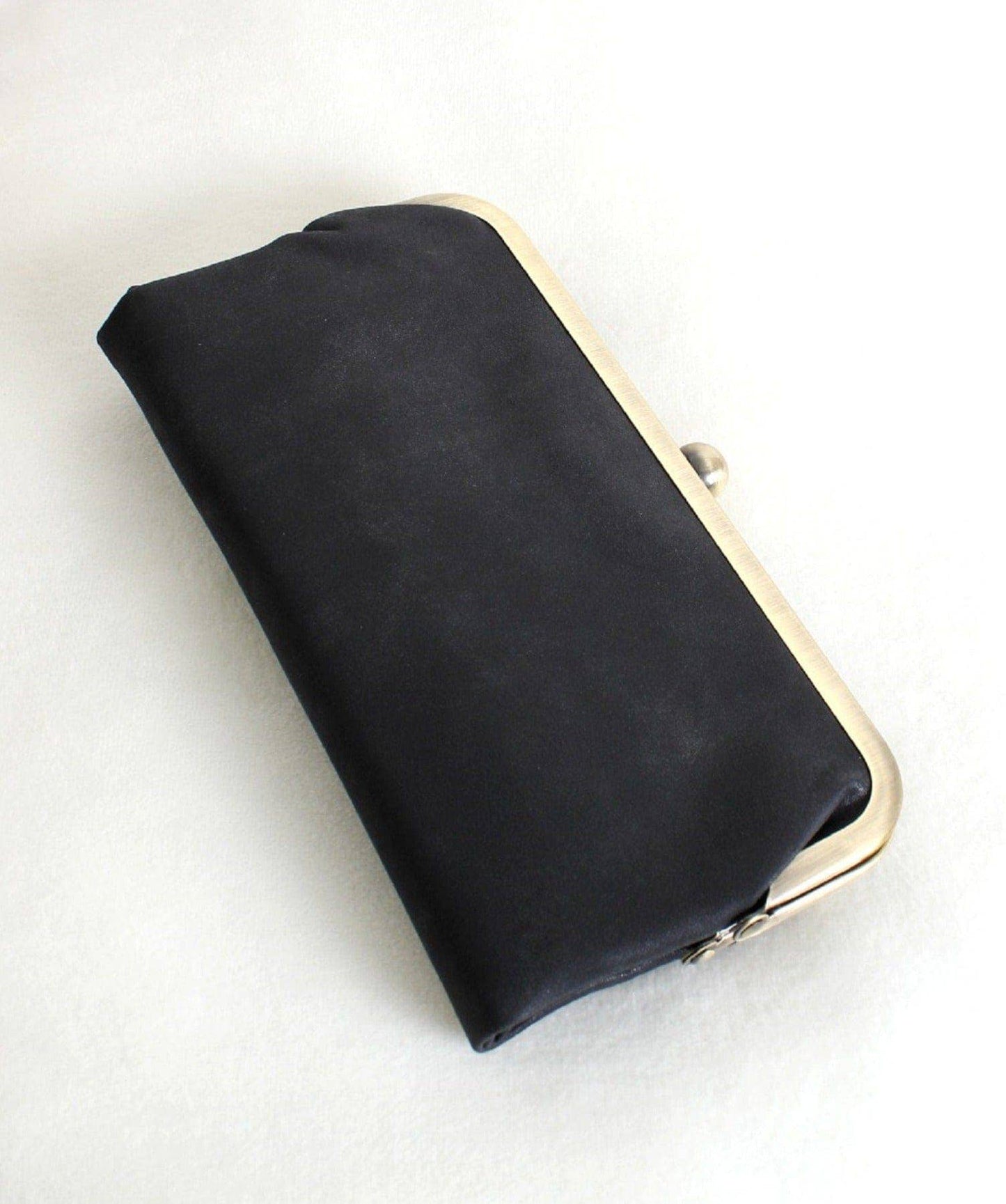 Karen Kiss Lock Clutch: Black