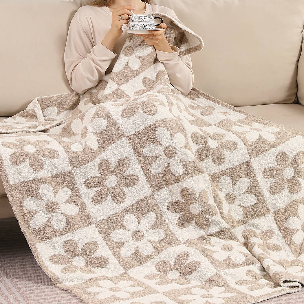 DAISY AND CHECKERED Print Soft Cozy Throw Blanket: BEIGE / ONE SIZE