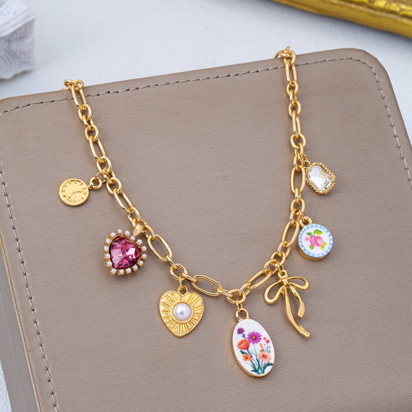 Vintage Bow Porcelain Multi-Charm Link Necklace in Gold