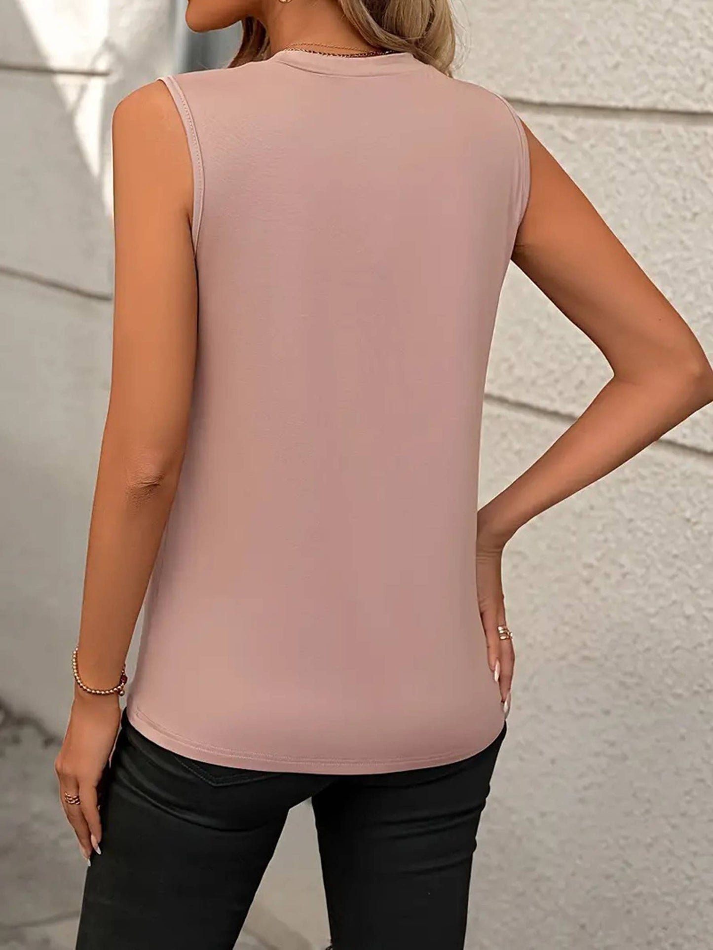 Solid Round Neck Sleeveless Loose Tank in Pink