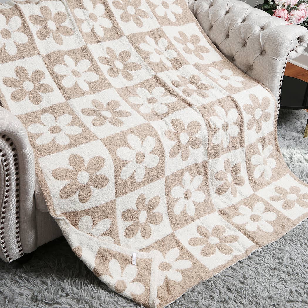 DAISY AND CHECKERED Print Soft Cozy Throw Blanket: BEIGE / ONE SIZE