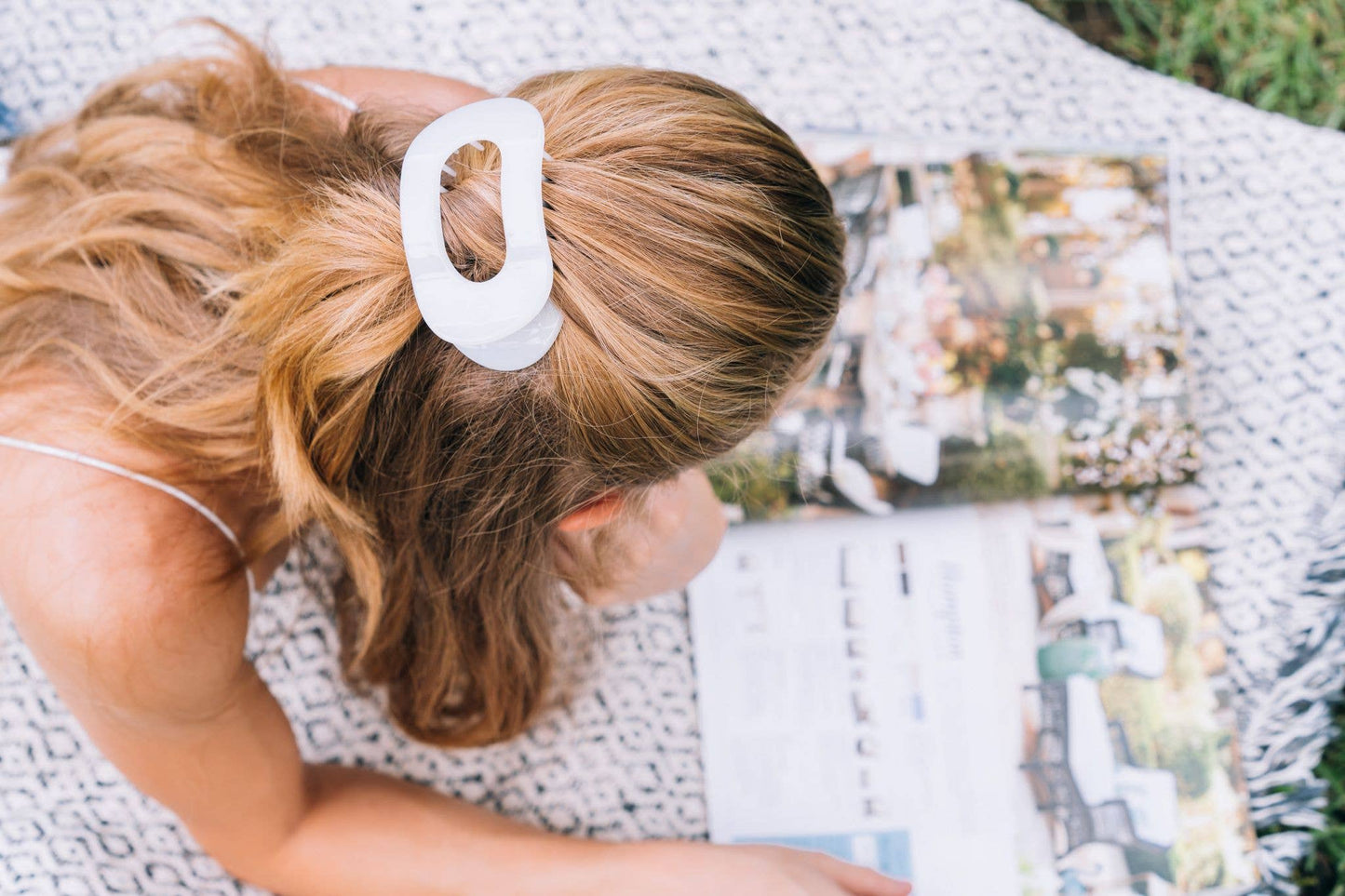 Round Flat Hair Clip | Med. | Coconut White